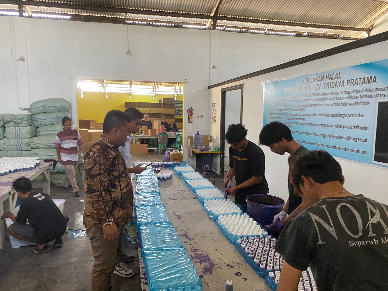 Cek Kualitas Tinta, Bawaslu Kaltara Awasi Langsung Proses Produksi