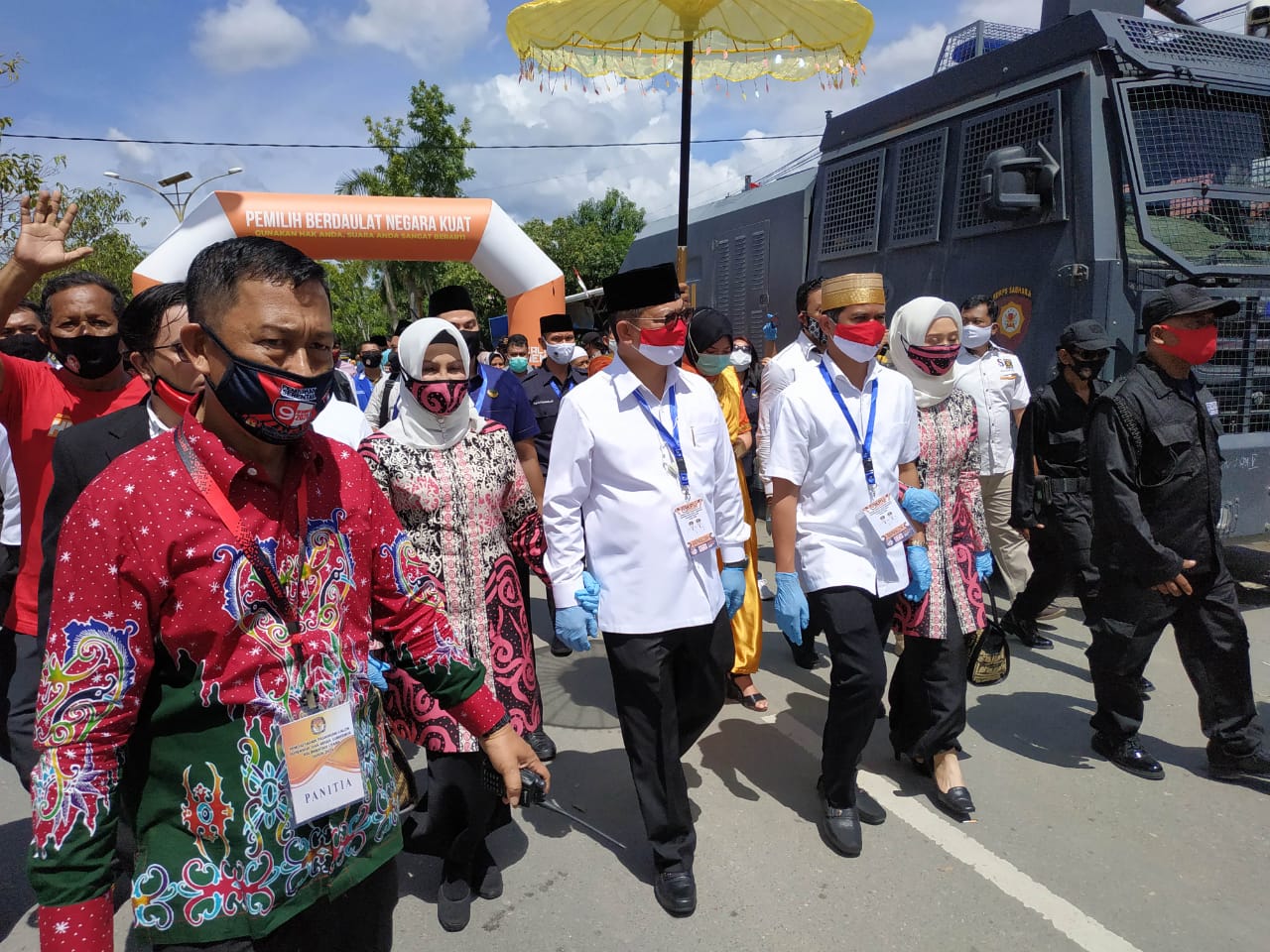 Bapaslon IRAW Daftar Ketiga Di Kantor KPU Kaltara