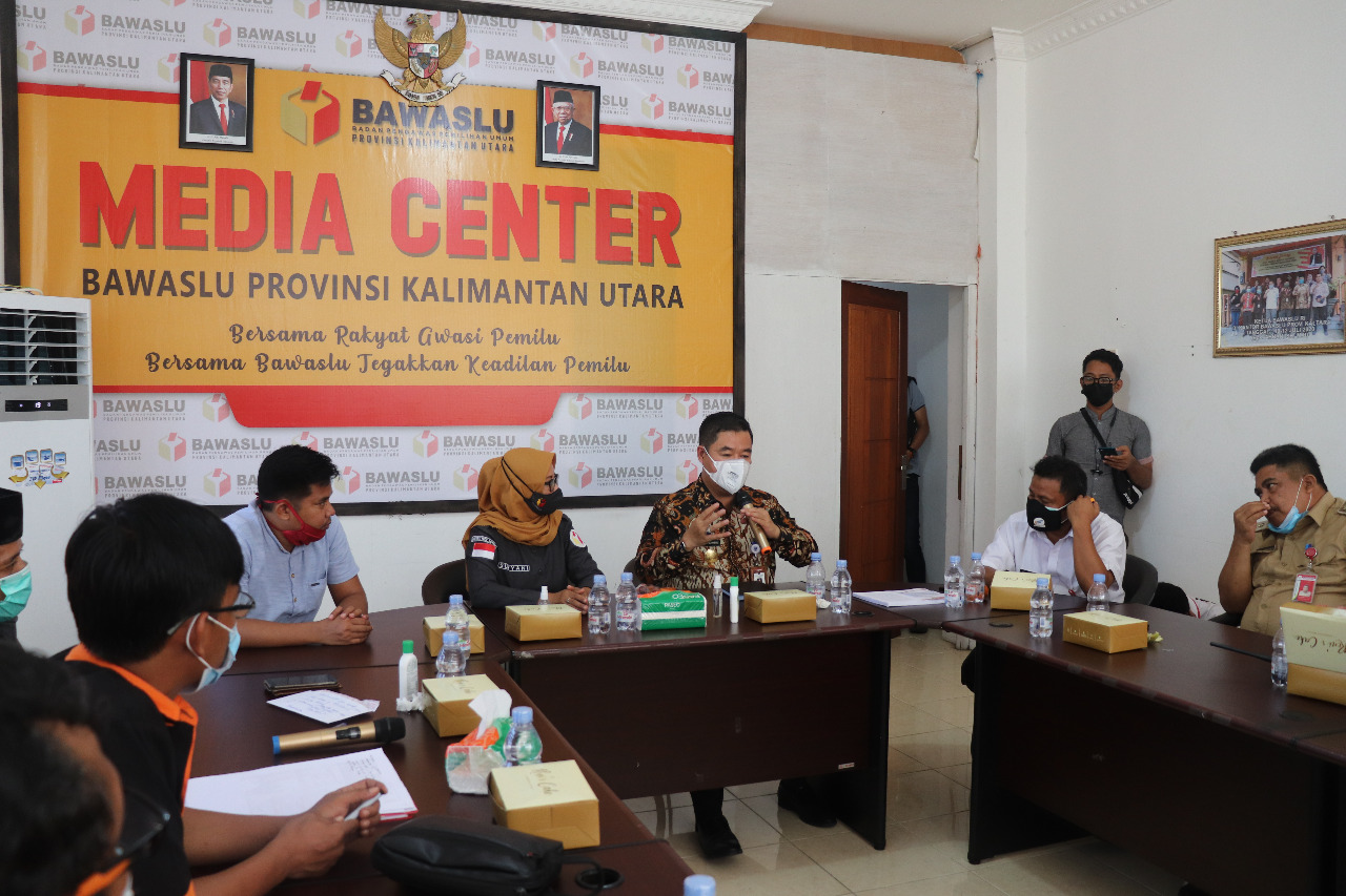 Jelang Pencoblosan 9 Desember, Pjs. Gubernur datangi kantor Bawaslu.