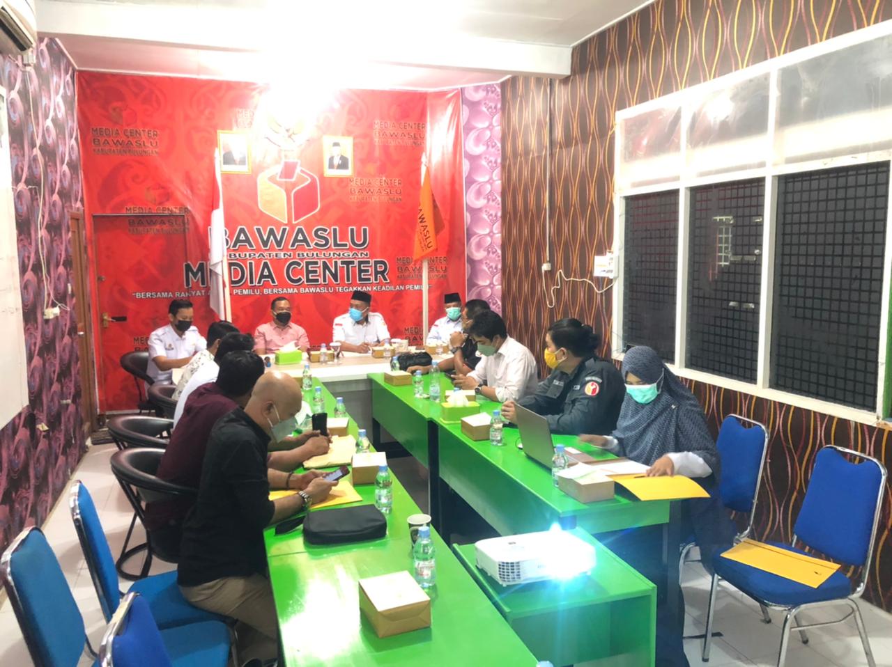 Susun Naskah Mediasi dan Adjudikasi Bawaslu Kaltara Gelar Rapat
