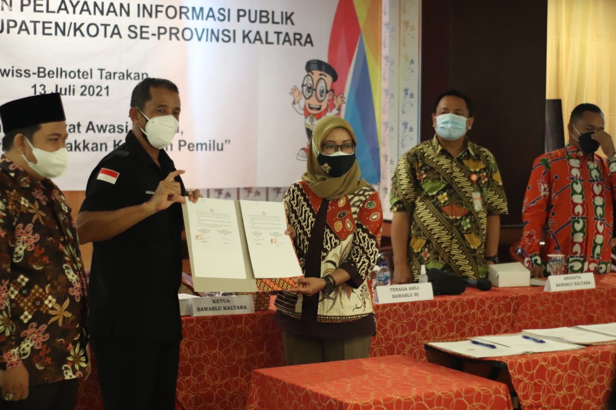 Optimalkan Pelayanan Publik Bawaslu Kaltara Lakukan Penandatangan Memorandum Of Understanding dengan Komisi Informasi Provinsi Kaltara