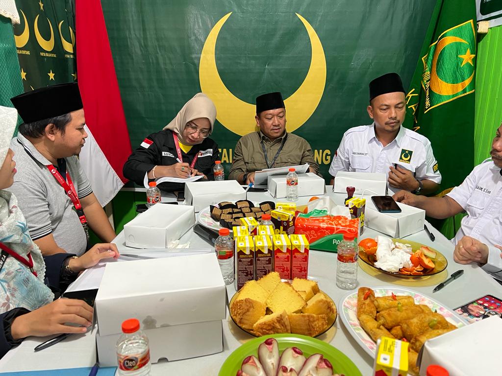 Ketua dan Anggota Bawaslu Kaltara Melakukan Pengawasan Melekat Dalam Verifikasi Faktual Kepengurusan Partai Politik Oleh KPU.