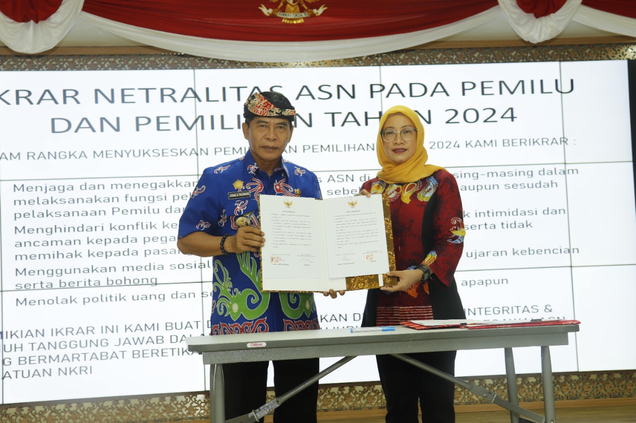 Bersama Gubernur Kaltara Menjaga Netralitas ASN Jelang Pemilu Serentak 2024; Bawaslu Kaltara Tanda Tangan MoU