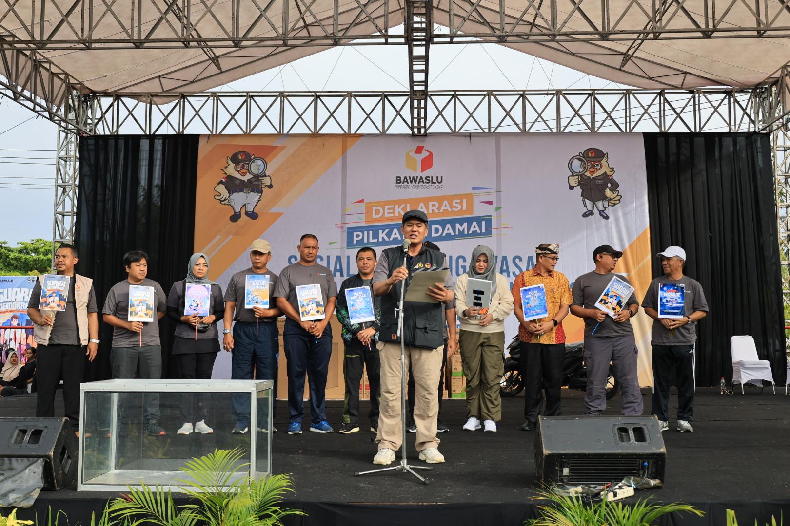 Gelar Jalan Sehat : Bawaslu Kaltara Deklarasi Pilkada Damai tahun 2024