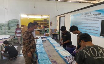 Cek Kualitas Tinta, Bawaslu Kaltara Awasi Langsung Proses Produksi