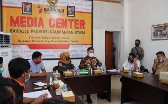 Jelang Pencoblosan 9 Desember, Pjs. Gubernur datangi kantor Bawaslu.