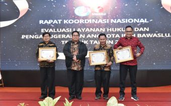Juara Satu Dalam Ajang JDIH Bawaslu Awards Tahun 2022, JDIH Bawaslu Kaltara Sumbang Kado Istimewa Di Akhir Tahun.