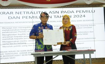 Bersama Gubernur Kaltara Menjaga Netralitas ASN Jelang Pemilu Serentak 2024; Bawaslu Kaltara Tanda Tangan MoU