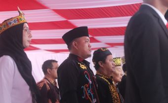 Ketua dan Kepala Sekretariat Bawaslu Kaltara Hadiri Upacara Detik-Detik Proklamasi Kemerdekaan RI ke-80 di Provinsi Kalimantan Utara