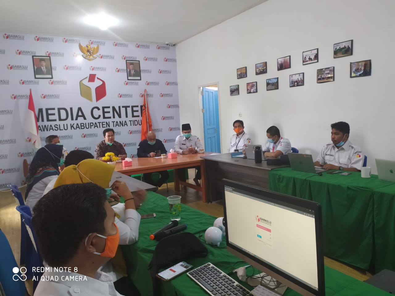 Divisi H2DI Bawaslu Kaltara saat memperkenalkan aplikasi Sidatin kepada Bawaslu Kabupaten/Kota